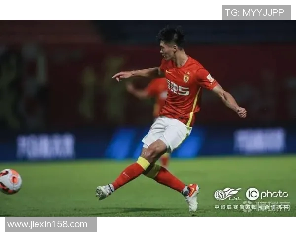 深圳队主场告捷，以2-1战胜广州队，升至中超积分榜前列